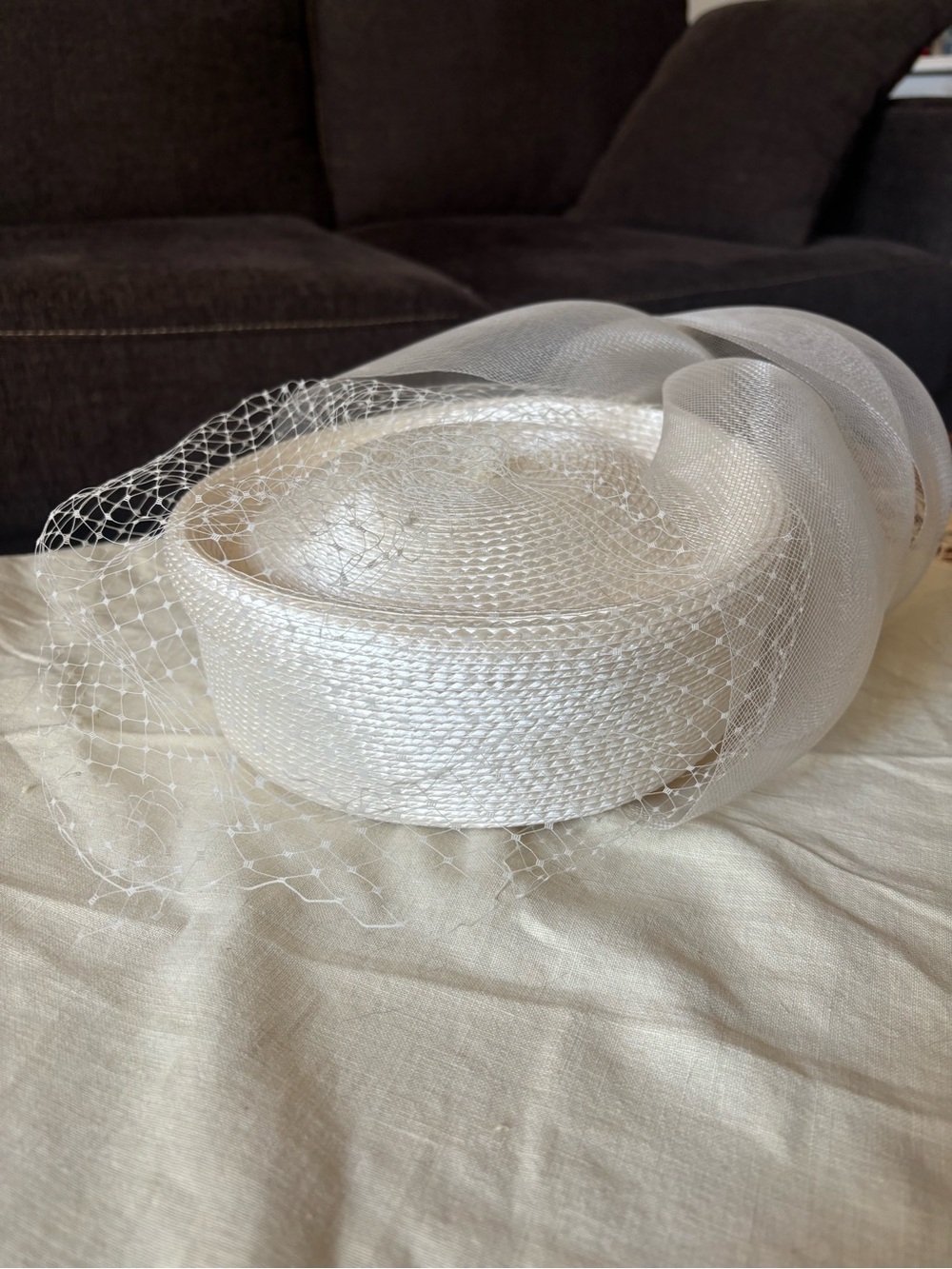 Ivory Bridal Veiling pill box hat vintage - Women Accessories